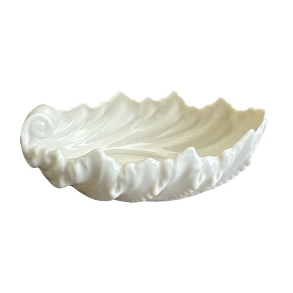 Lenox Vintage Acanthus Leaf Cream Porcelain Small 6” Bowl - Picture 3 of 10